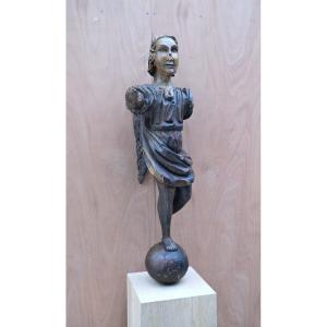 Sculpture d'Ange Religieux En Bois Sculpté Et Polychromie, Fin 18 ème  