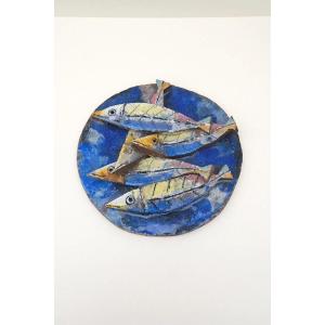 Plaque murale en céramique représentant des poissons  