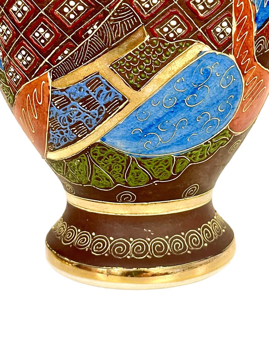 Pair Of Japanese Satsuma 'moriage' Vases With 'immortals' Design-photo-2