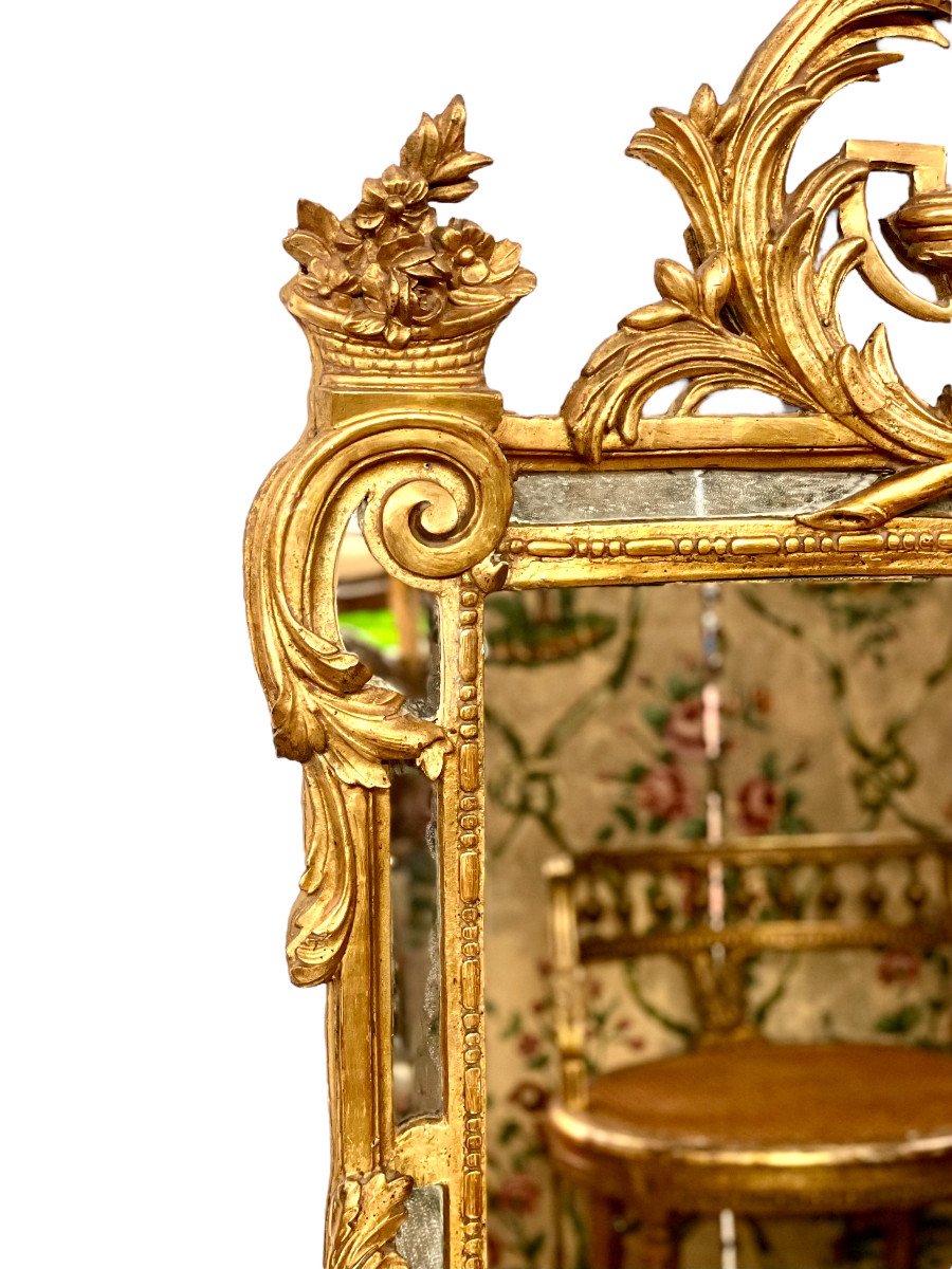 Miroir à Parecloses d'Epoque Louis XVI en Bois Doré avec écusson Orné-photo-2