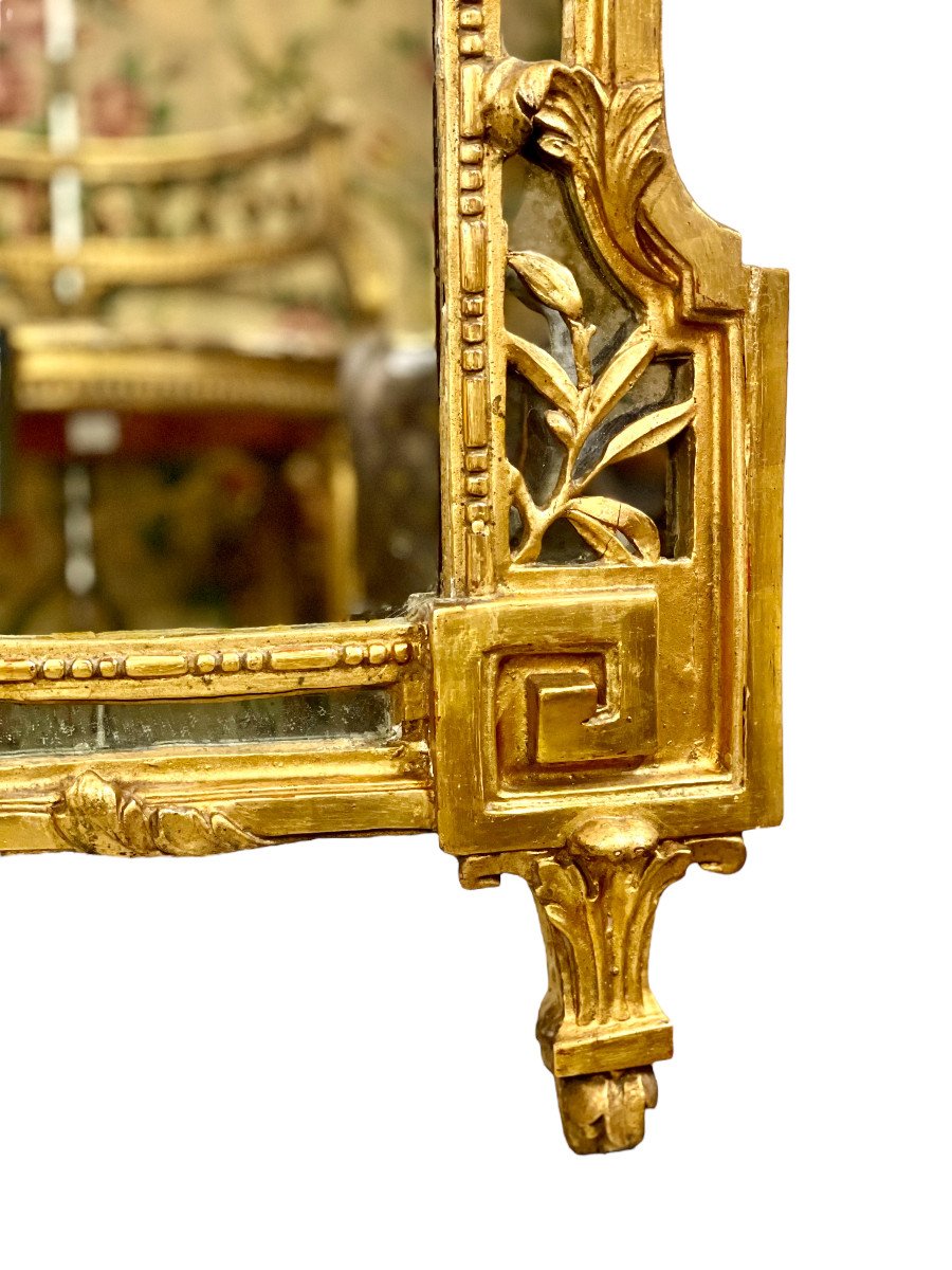 Miroir à Parecloses d'Epoque Louis XVI en Bois Doré avec écusson Orné-photo-5