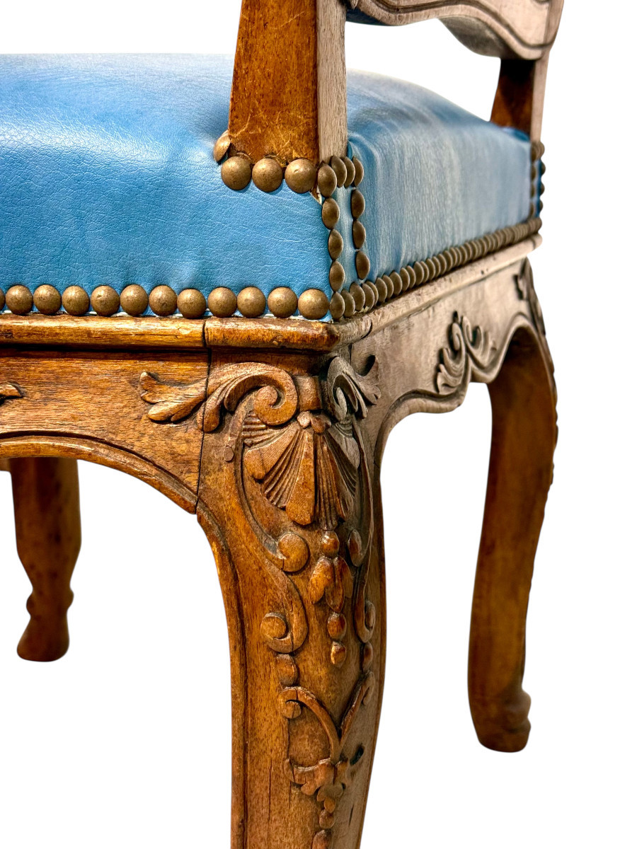Ensemble de quatre chaises Louis XV françaises du XIXe siècle en noyer avec cuir bleu ciel-photo-7