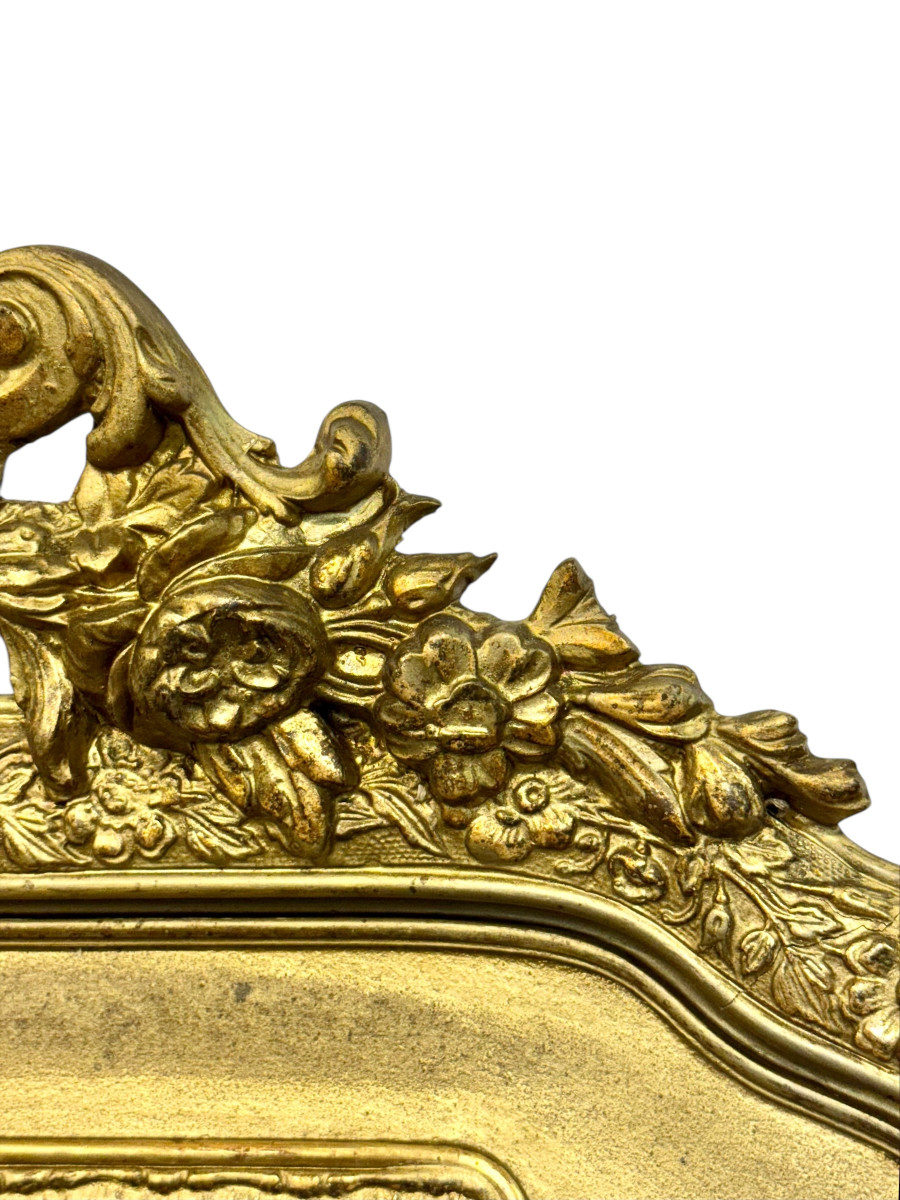 Miroir français doré du XIXe siècle, orné d'un blason floral et doté de son verre d'origine.-photo-3