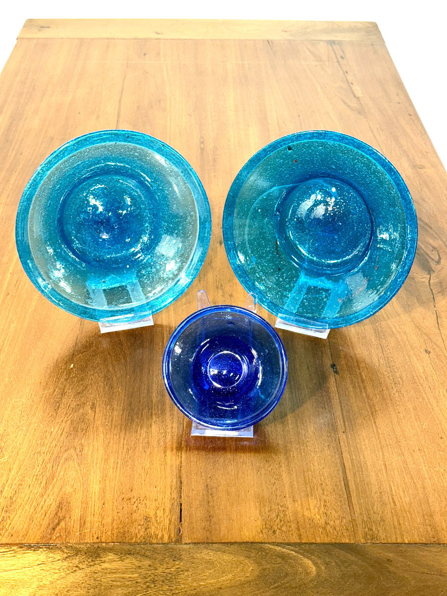 Ensemble de trois bols en verre biot bleu, XXe siècle-photo-1