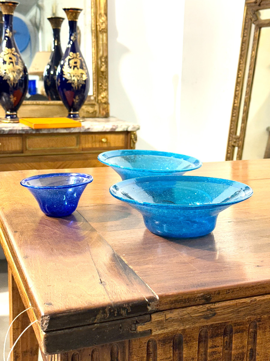 Ensemble de trois bols en verre biot bleu, XXe siècle-photo-8