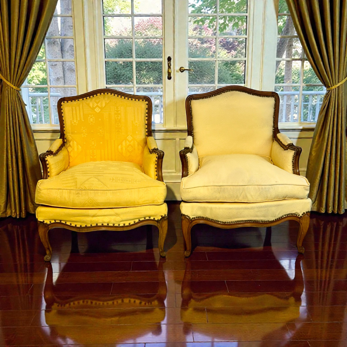 Paire de fauteuils bergères en noyer, France, XIXe siècle-photo-2