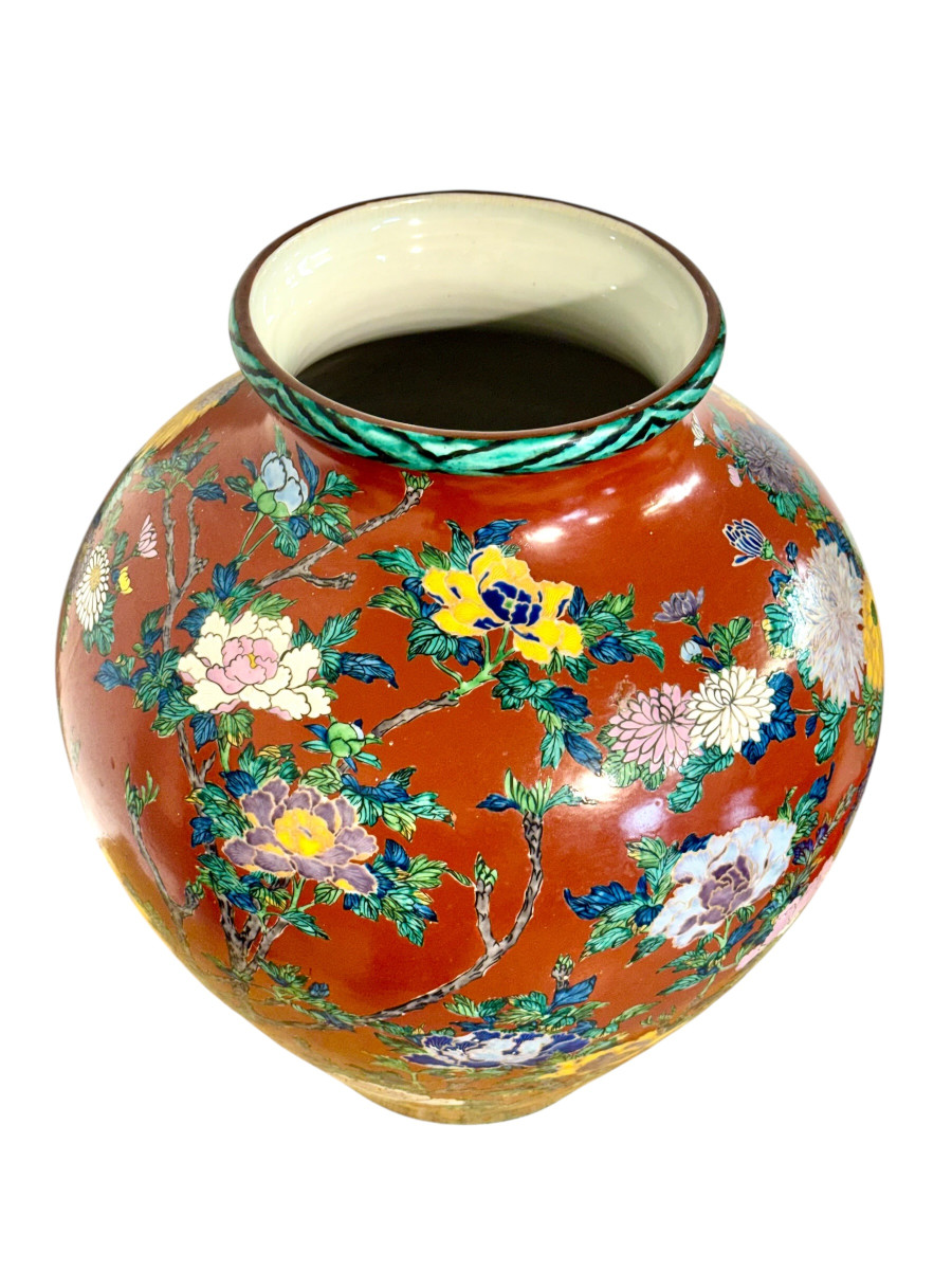 Grand vase japonais en porcelaine de style Kutani à décor floral polychrome-photo-4