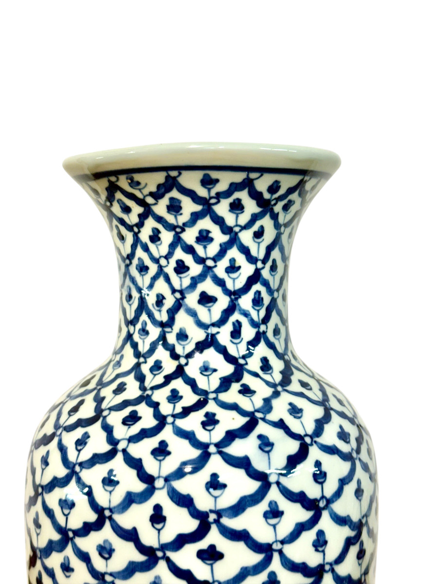 Mid-20th Century Blue And White Porcelain Vase, Floral Lattice Design-photo-3