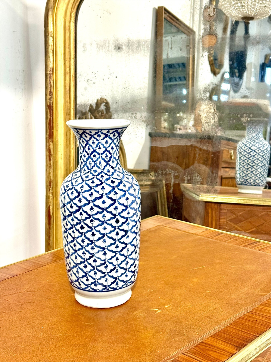 Mid-20th Century Blue And White Porcelain Vase, Floral Lattice Design-photo-6