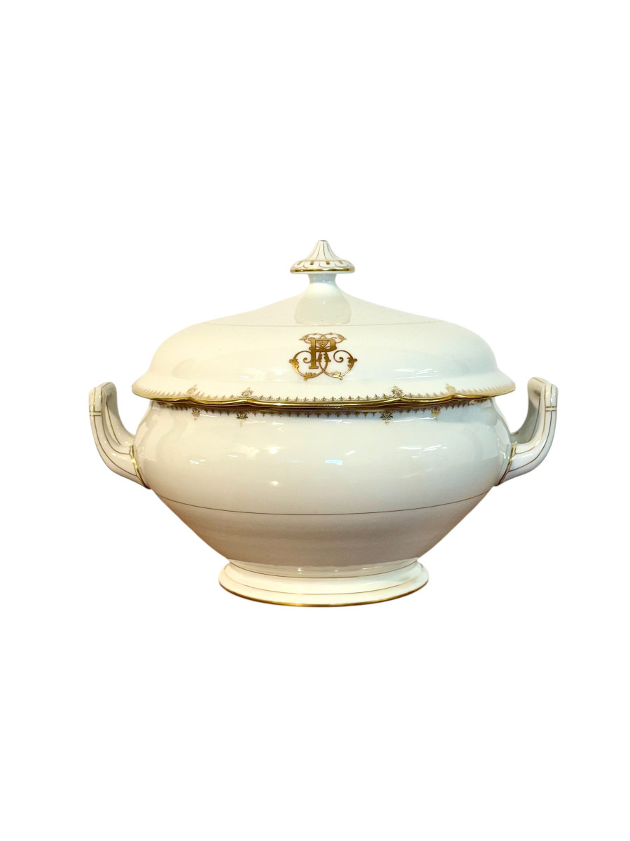 Soupière en porcelaine de Limoges de Charles Pillivuyt, monogramme doré