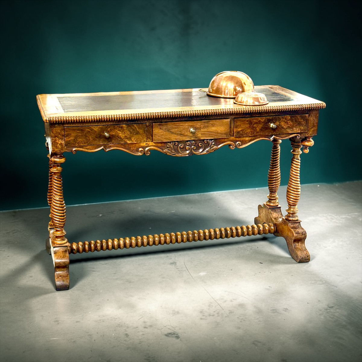 19th Century French Walnut Writing Table With Barley Twist Legs-photo-2