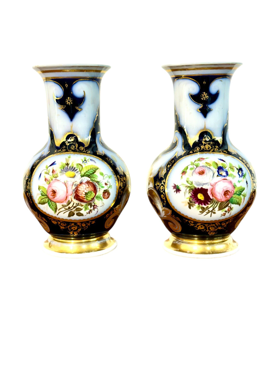 Paire de vases en porcelaine de Paris, bleu cobalt et doré, XIXe siècle