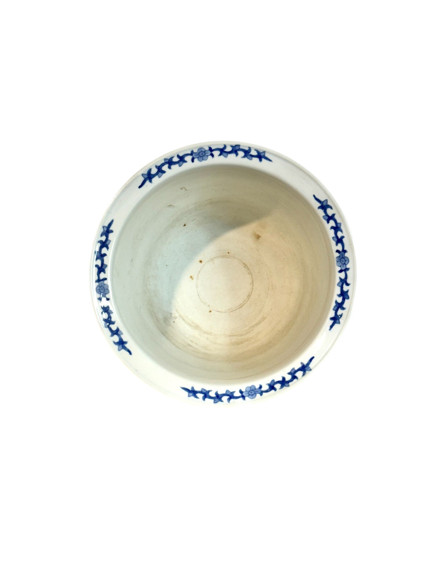 Jardinière en porcelaine bleue et blanche de Chine à décor de carpes, vers 1900-photo-4