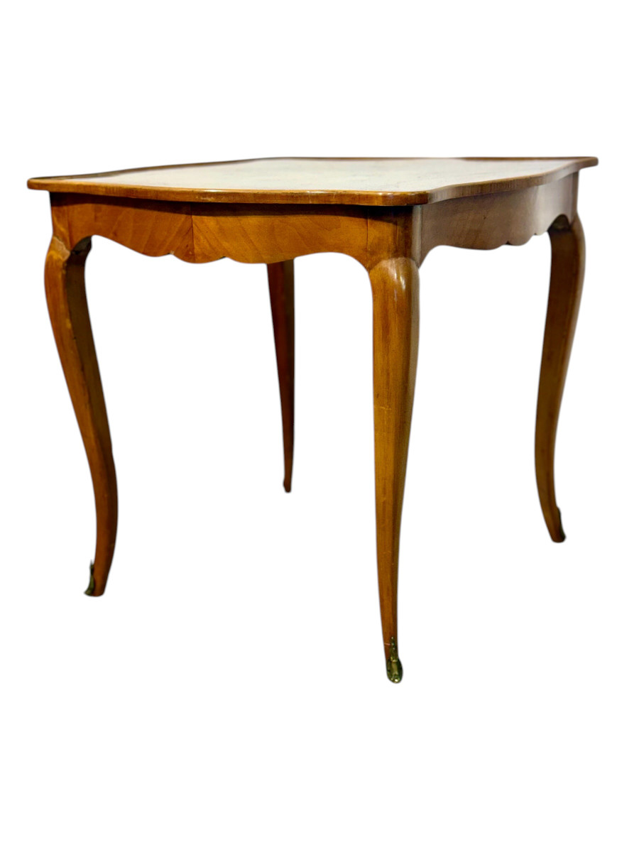 Table basse en marqueterie de noyer français, incrustation florale, milieu du XXe siècle.-photo-1