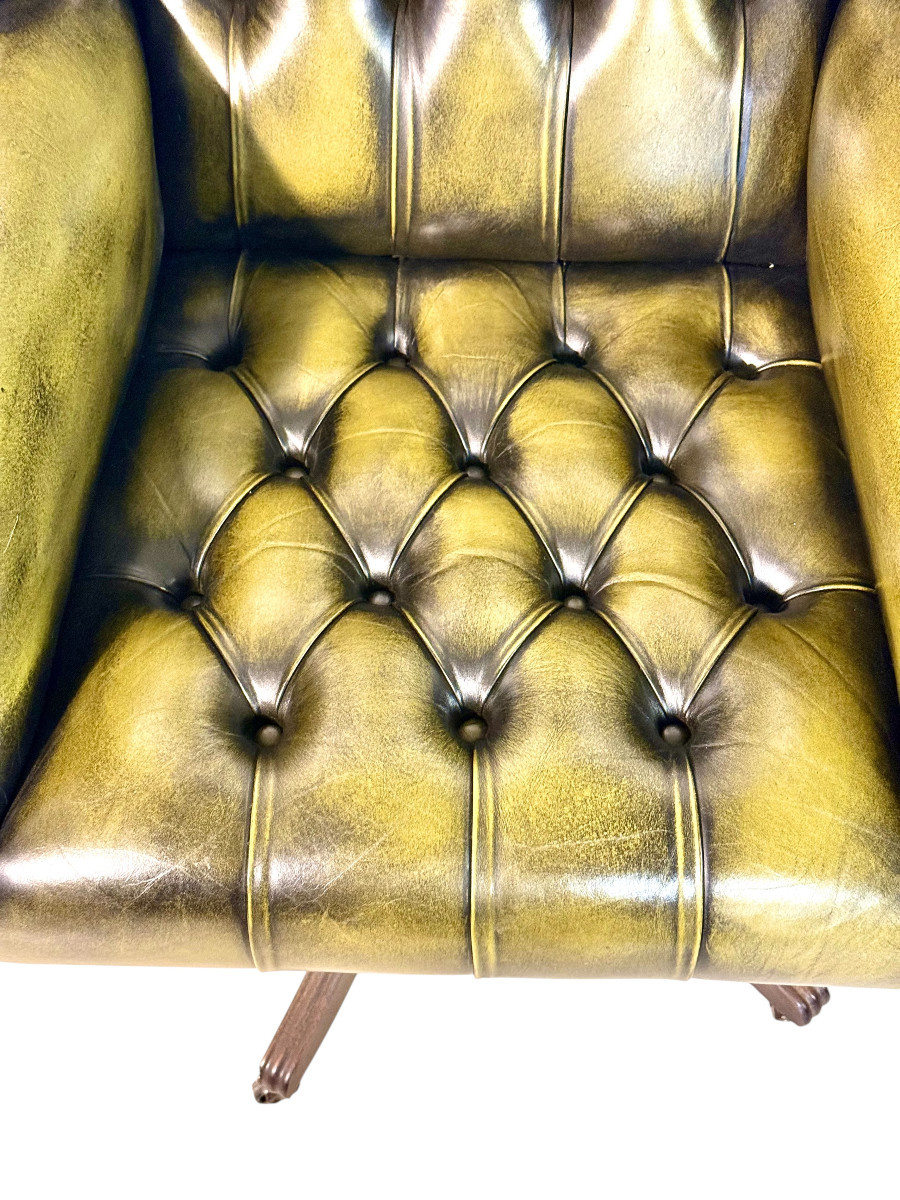 Fauteuil de bureau vintage pivotant en cuir vert olive style Chesterfield-photo-4