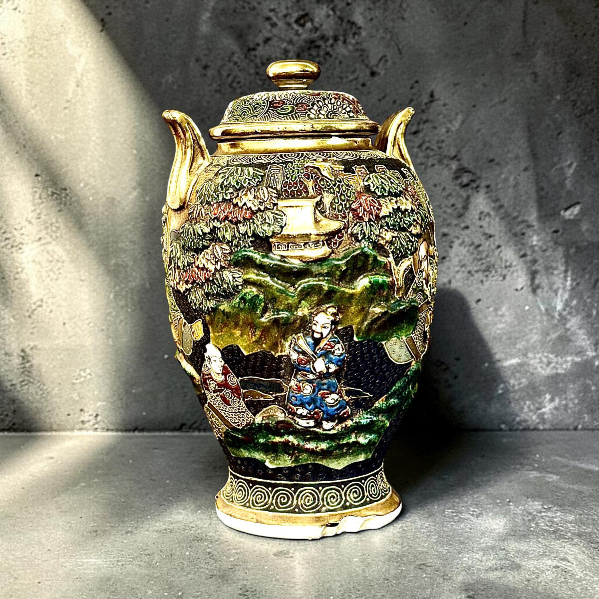 Vase couvert Satsuma Moriage japonais à décor figuratif-photo-8