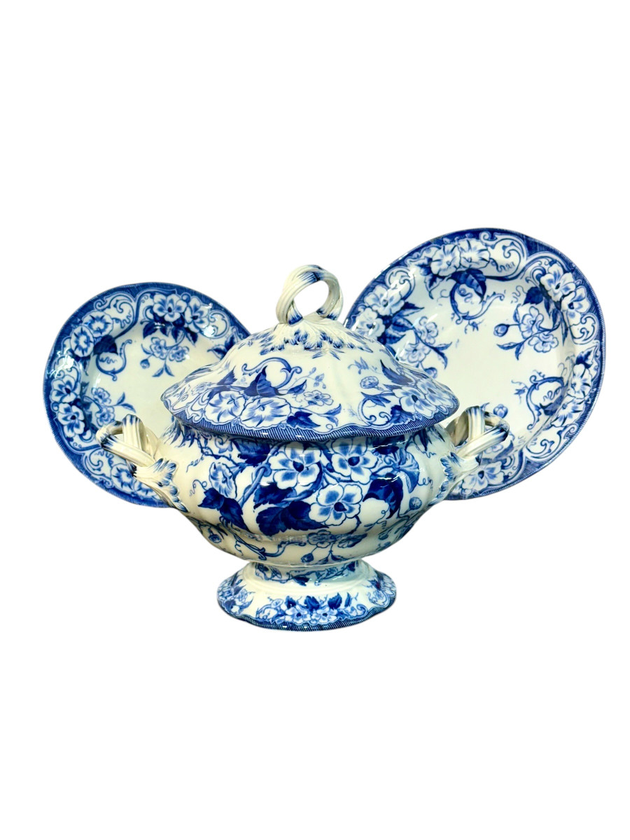 19th Century Creil Montereau Flora White And Blue Faience Tureen And Platters-photo-2