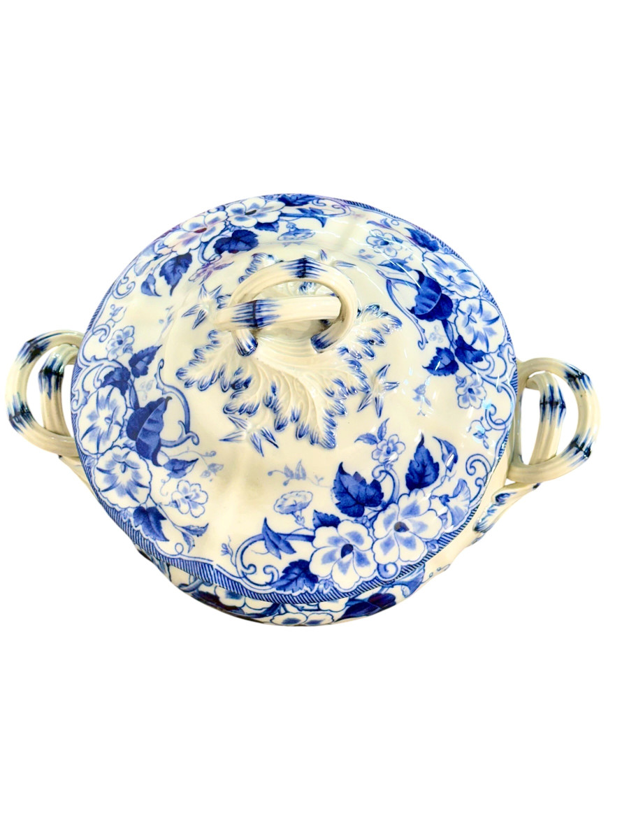 19th Century Creil Montereau Flora White And Blue Faience Tureen And Platters-photo-4