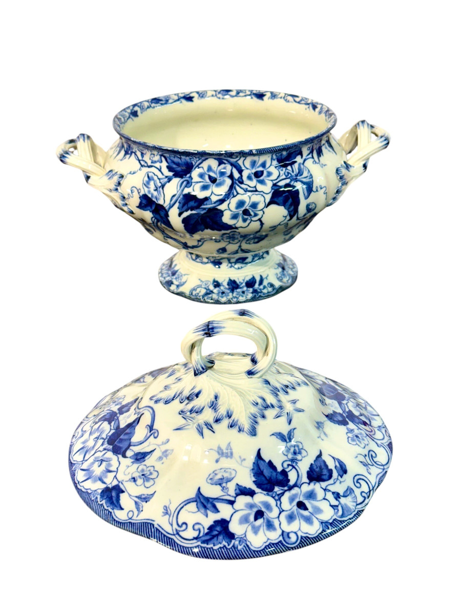 19th Century Creil Montereau Flora White And Blue Faience Tureen And Platters-photo-7