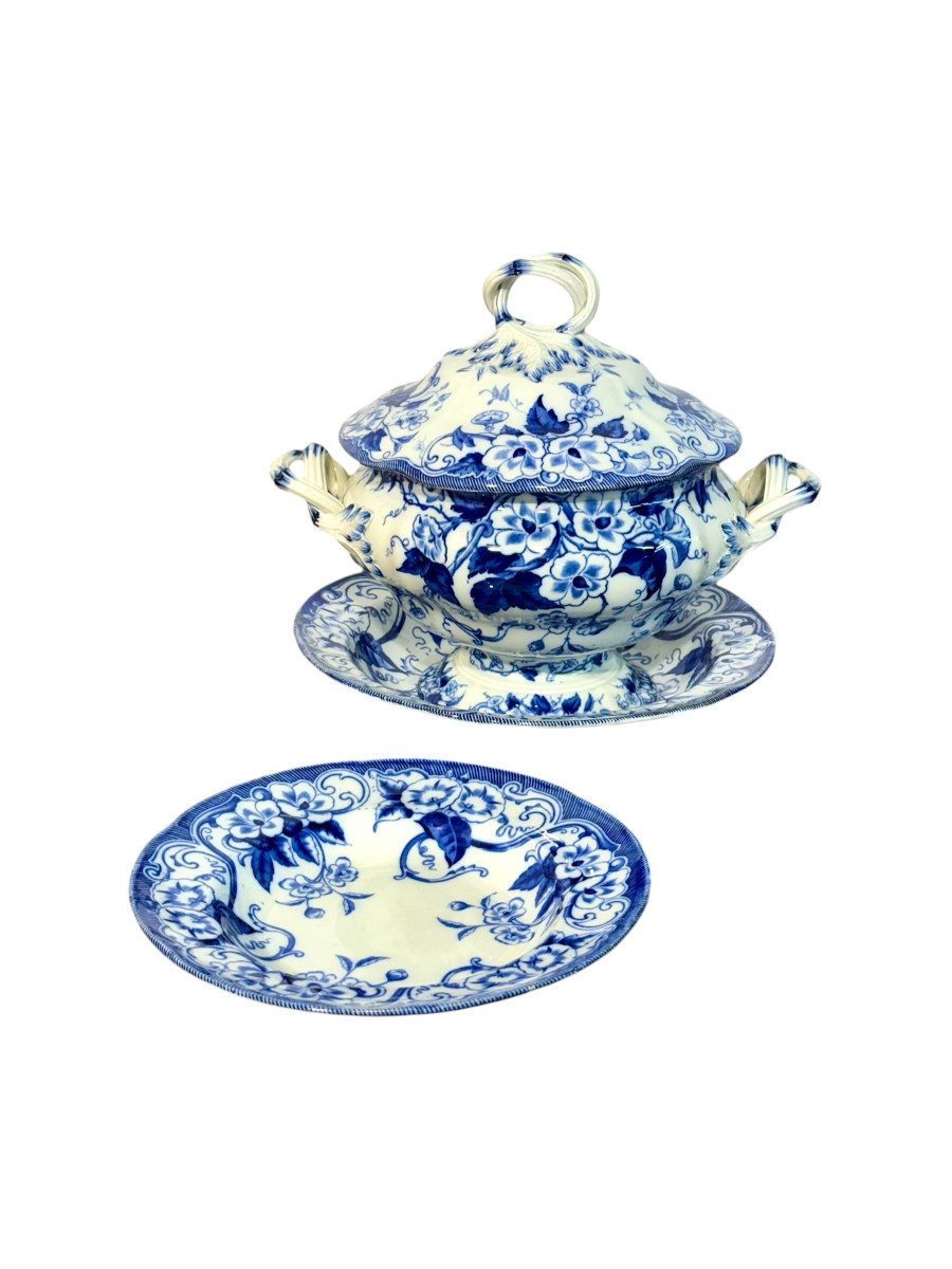 19th Century Creil Montereau Flora White And Blue Faience Tureen And Platters