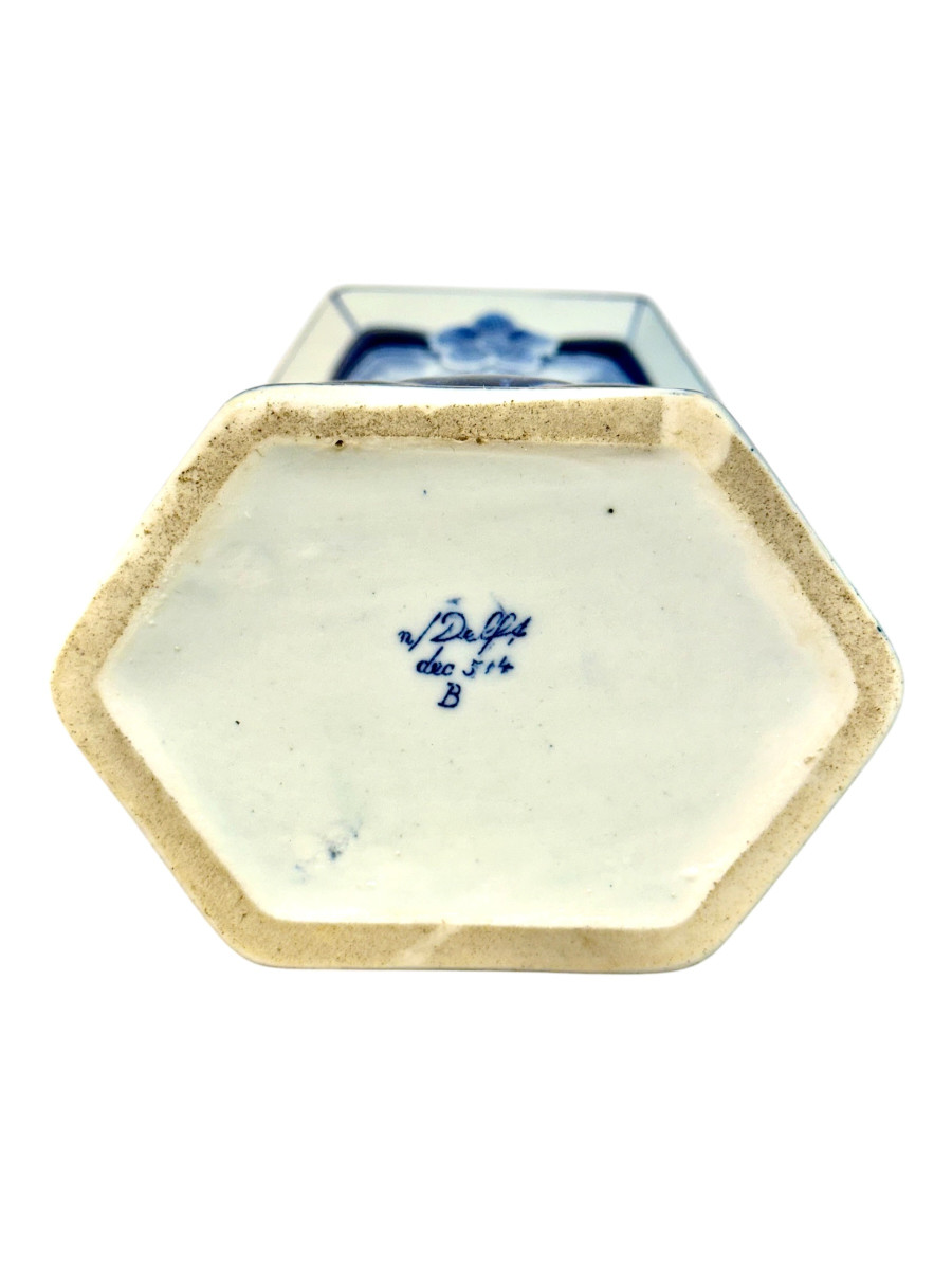 Vase hexagonal en faïence bleue de Delft du XXe siècle, à décor paysager-photo-5