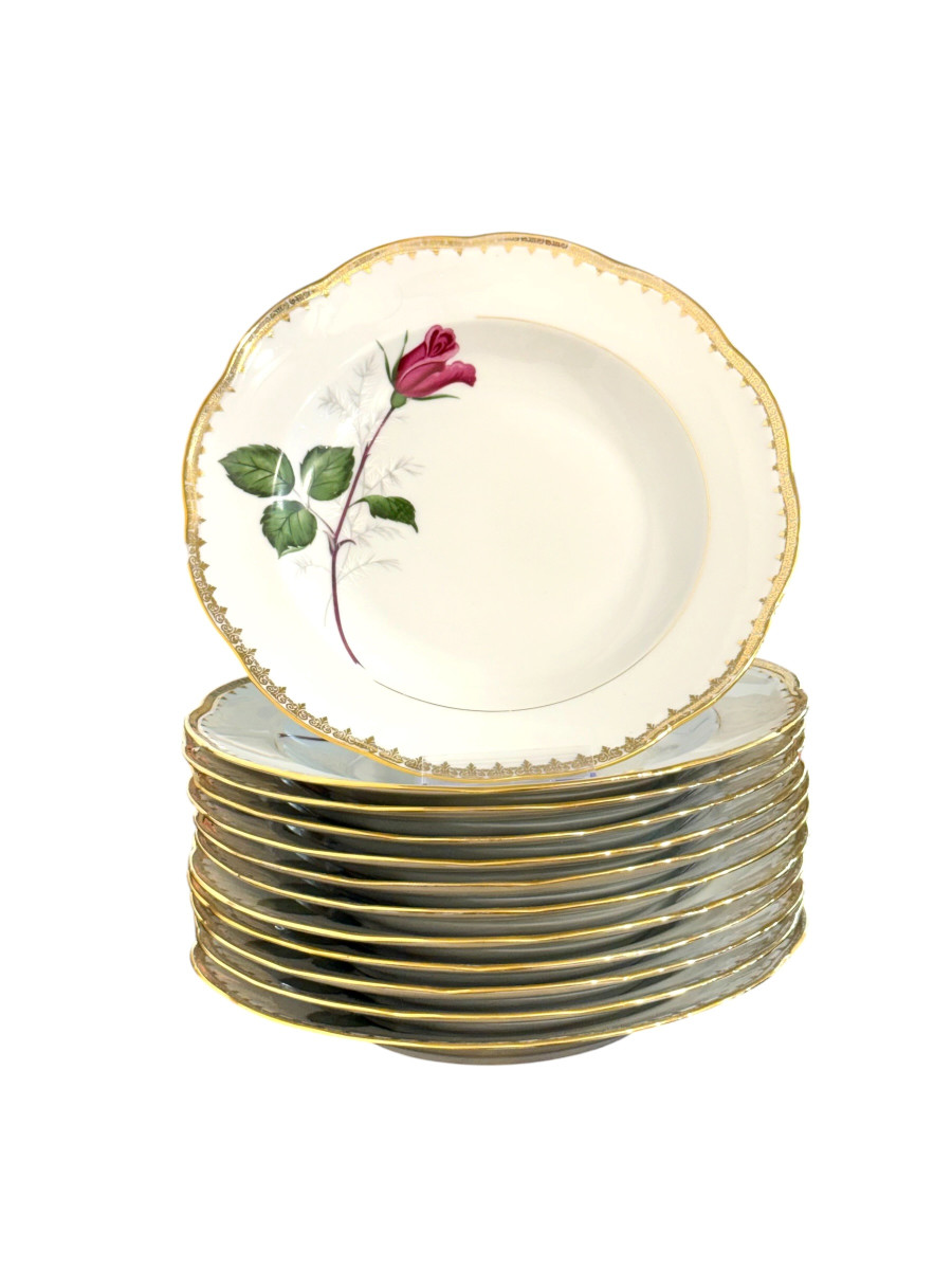 Service de table en porcelaine française à motif de rose, 45 pièces-photo-1
