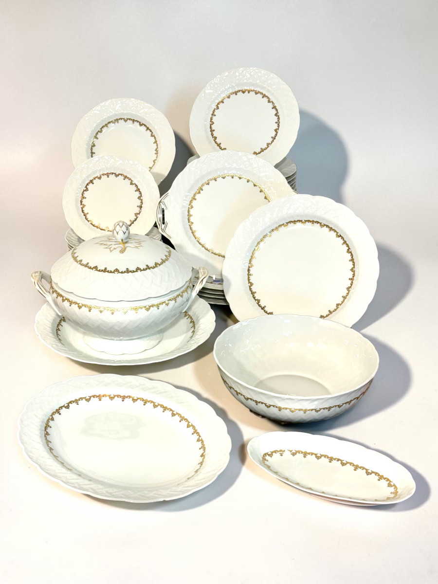 Service en porcelaine fine dorée Bernardaud Limoges « Rimbaud » de 52 pièces-photo-8