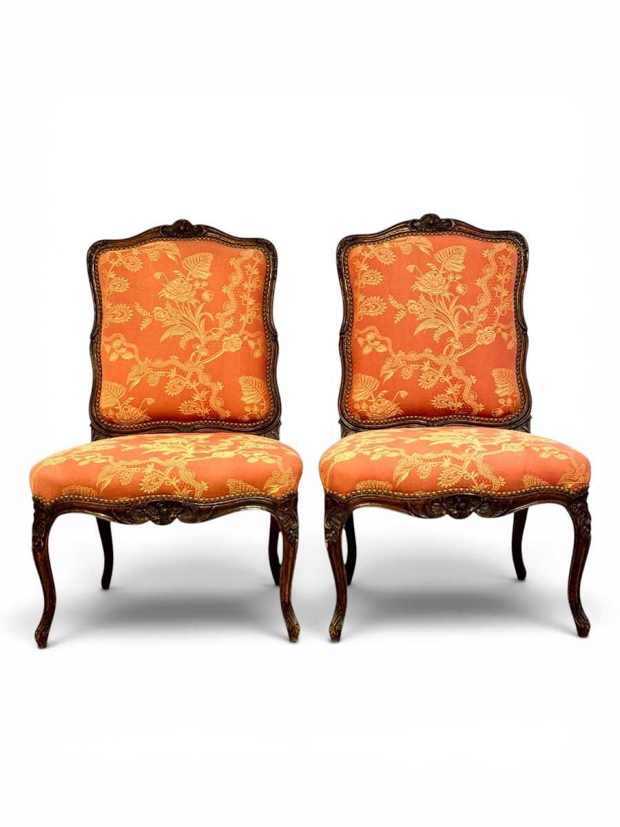 Paire de chaises d'appoint en noyer sculpté de style Louis XV, France, vers 1880