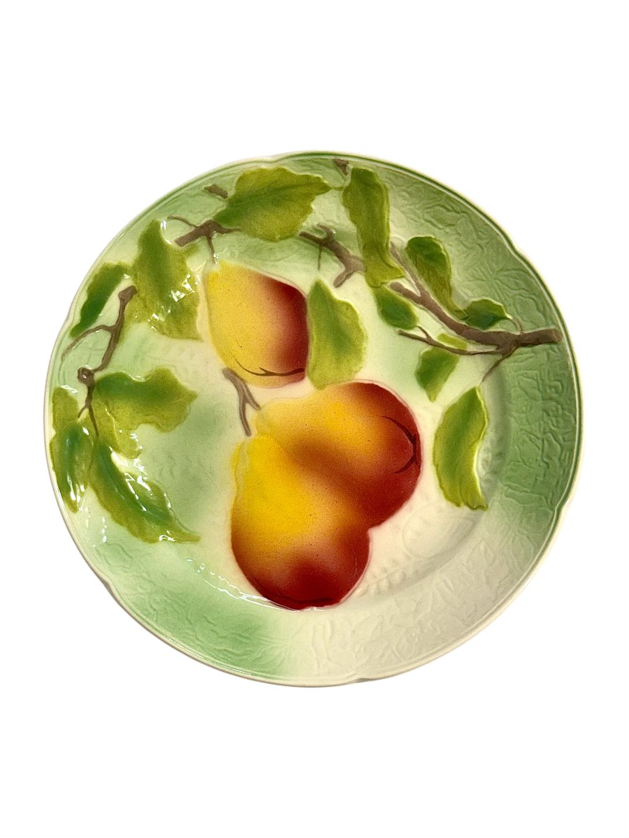 Suite de six assiettes à dessert aux fruits en barbotine de Saint Clément, vers 1900-photo-3