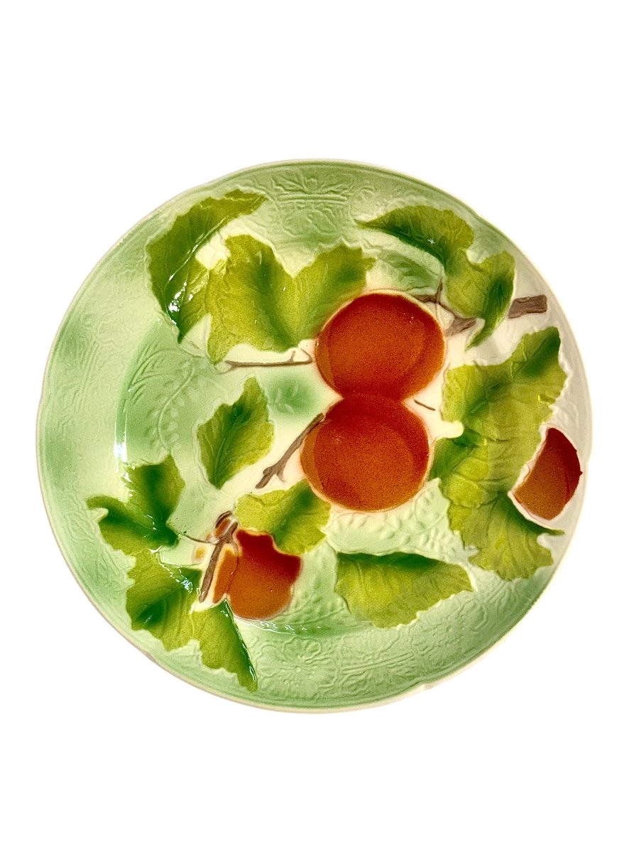 Suite de six assiettes à dessert aux fruits en barbotine de Saint Clément, vers 1900-photo-3