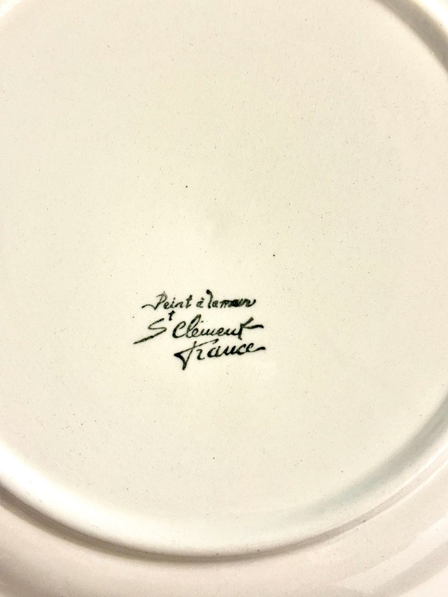 Suite de six assiettes à dessert aux fruits en barbotine de Saint Clément, vers 1900-photo-6