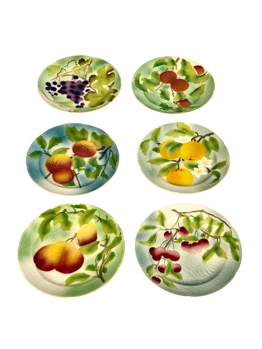 Suite de six assiettes à dessert aux fruits en barbotine de Saint Clément, vers 1900-photo-7