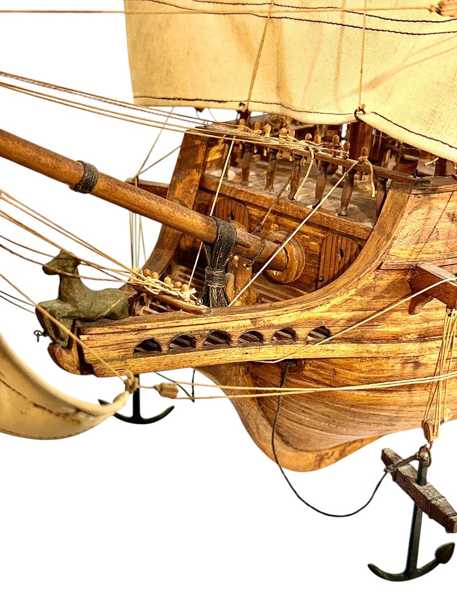 Maquette artisanale en noyer d'un galion du XVIIe siècle-photo-4