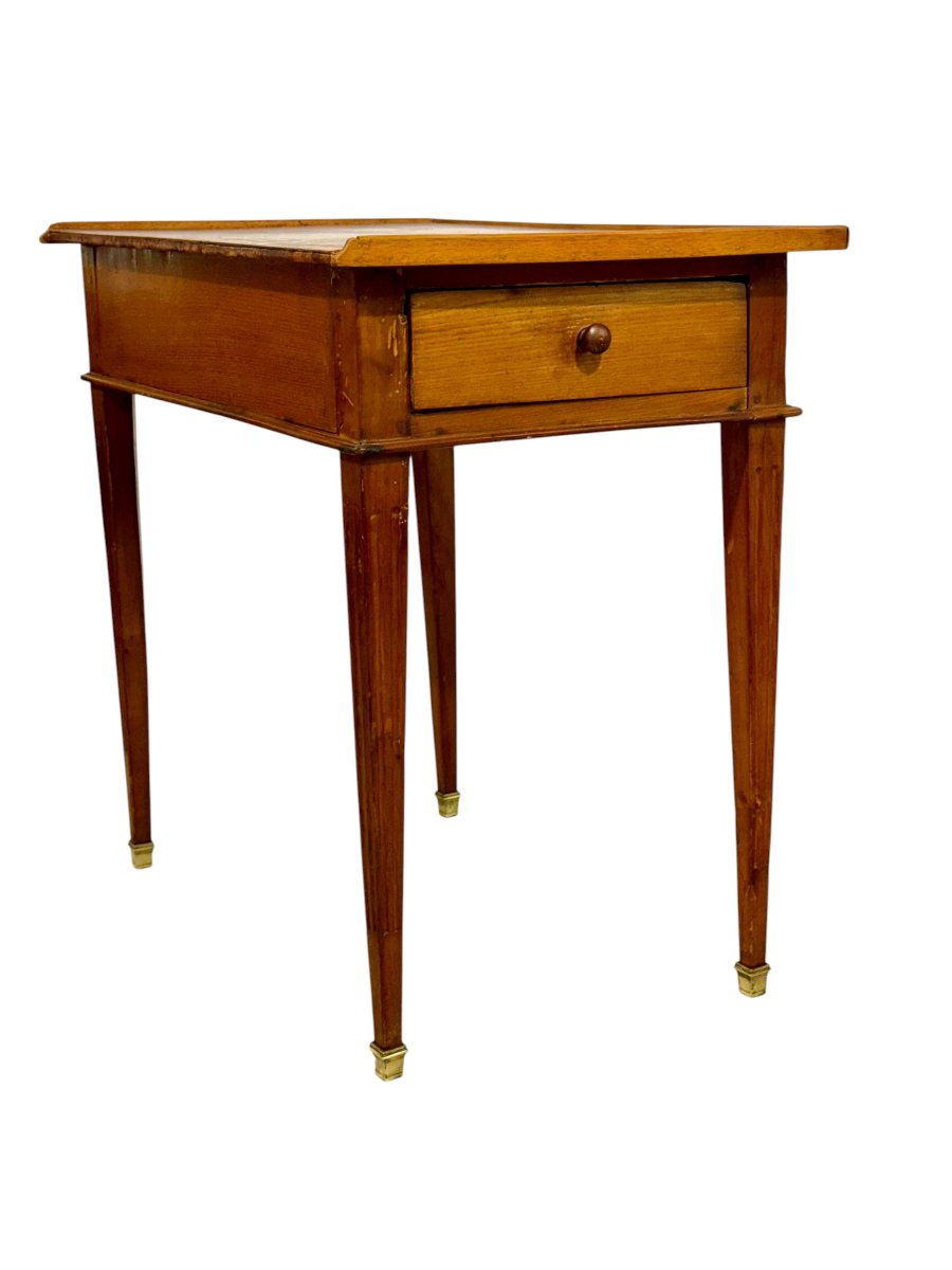 Bureau plat en noyer et cuir d'époque Louis XVI, France XVIIIe siècle