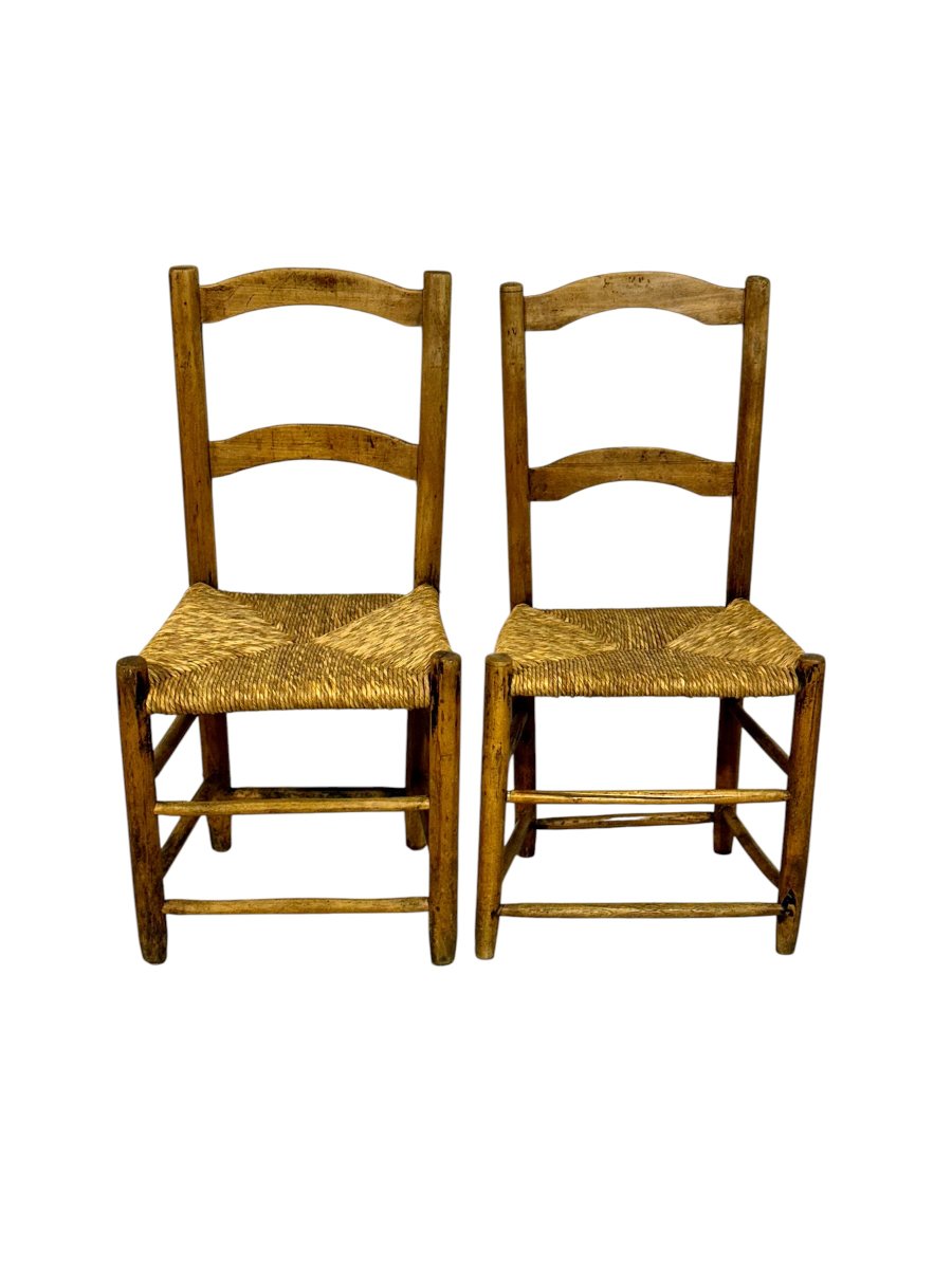 Paire de chaises provinciales en chêne à assise en paille tressée, France XIXème siècle