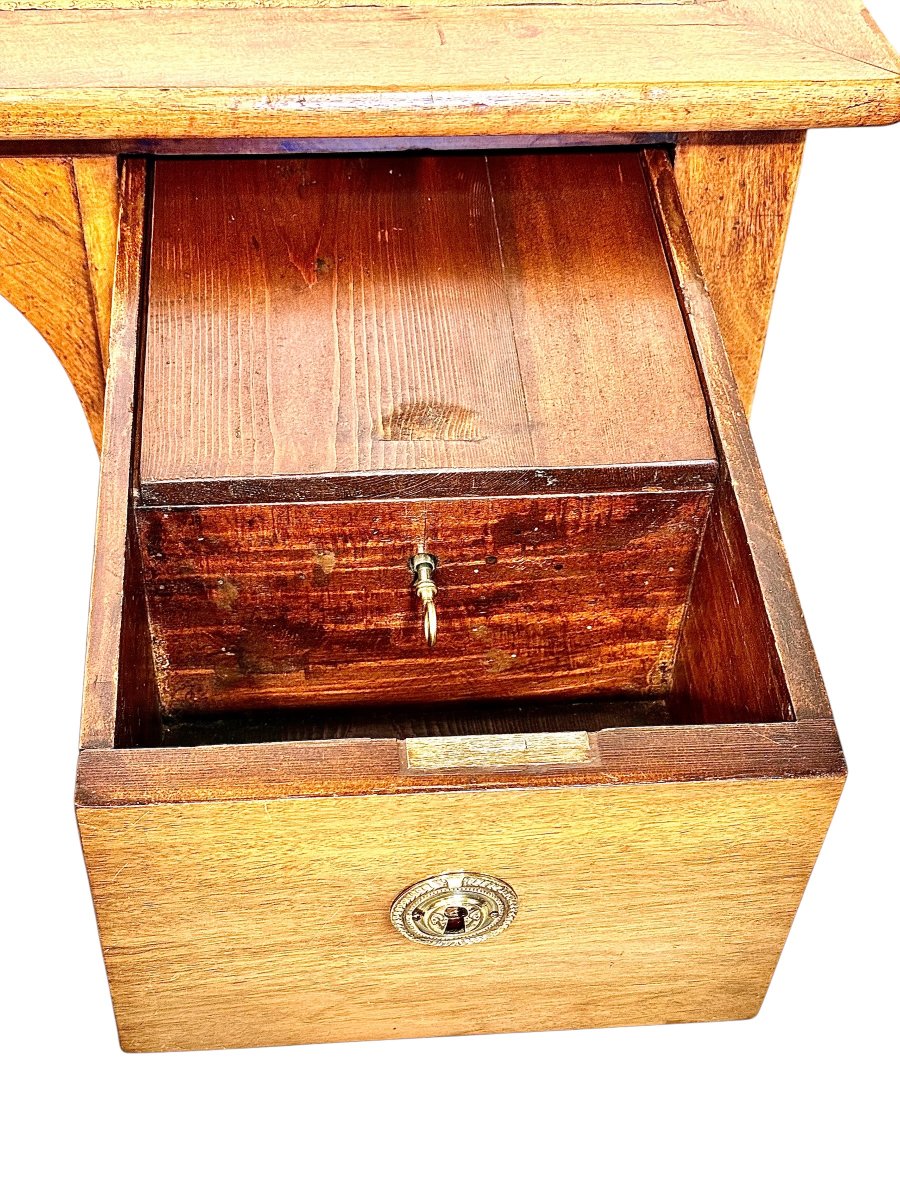 Bureau de ministre anglais du XIXe siècle en noyer avec plateau en cuir gaufré-photo-6