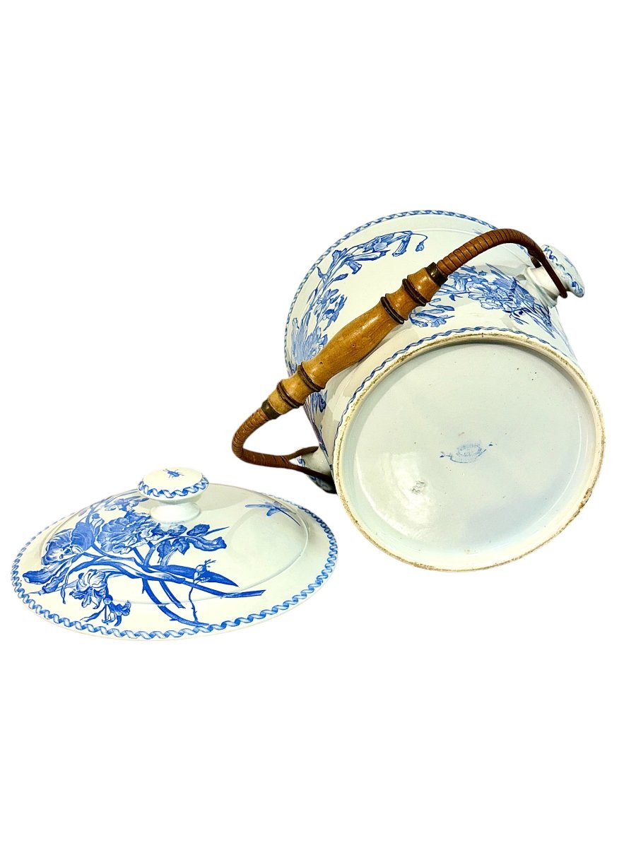 Grand pot couvert en faïence bleue et blanche de Gien, XIXe siècle-photo-1