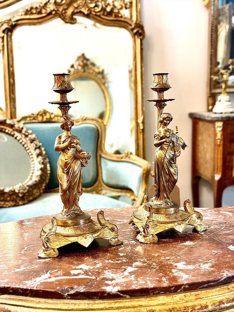 Paire de bougeoirs en bronze doré à figures féminines néoclassiques, XIXe-photo-2
