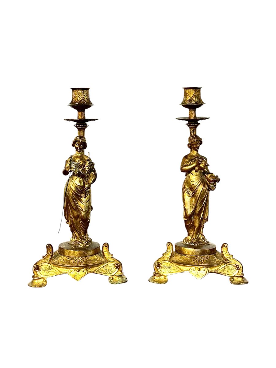 Paire de bougeoirs en bronze doré à figures féminines néoclassiques, XIXe