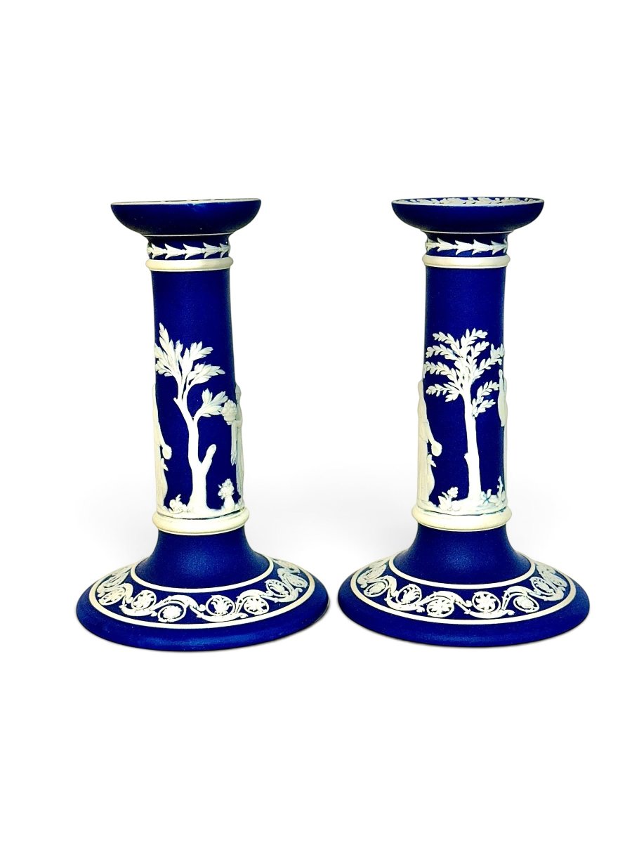 Paire de bougeoirs Wedgwood en Jasperware bleu du XIXe siècle-photo-2