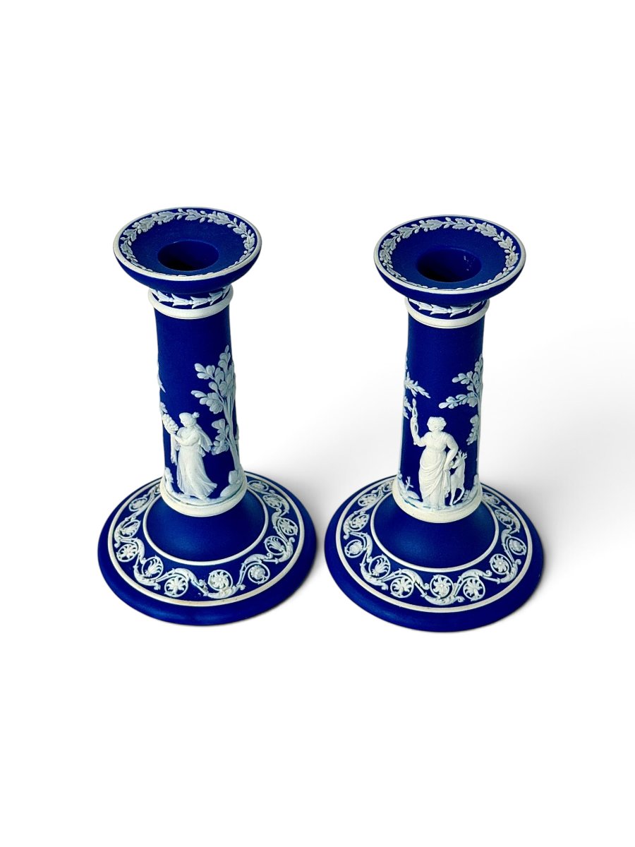 Paire de bougeoirs Wedgwood en Jasperware bleu du XIXe siècle-photo-2