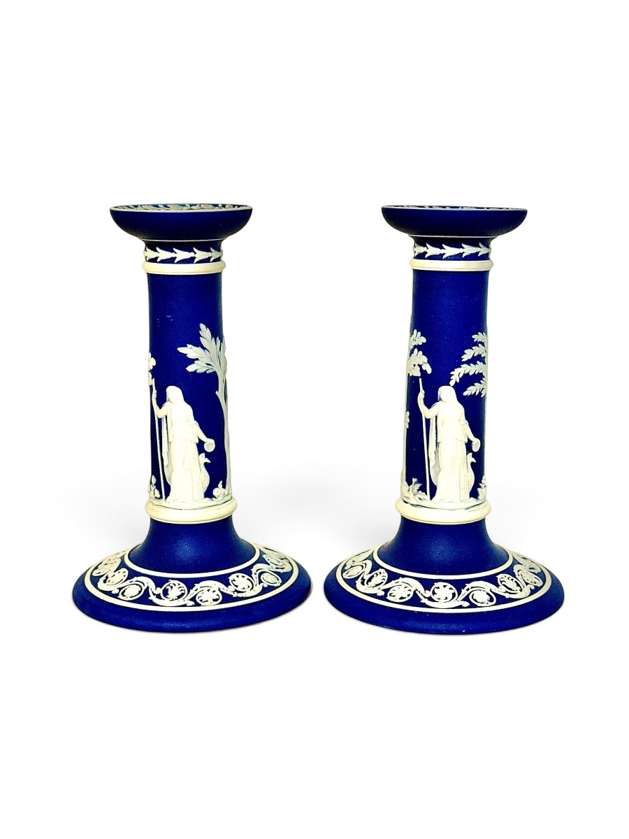 Paire de bougeoirs Wedgwood en Jasperware bleu du XIXe siècle-photo-4
