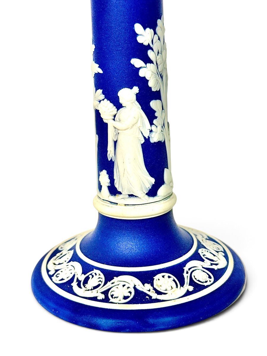 Paire de bougeoirs Wedgwood en Jasperware bleu du XIXe siècle-photo-5