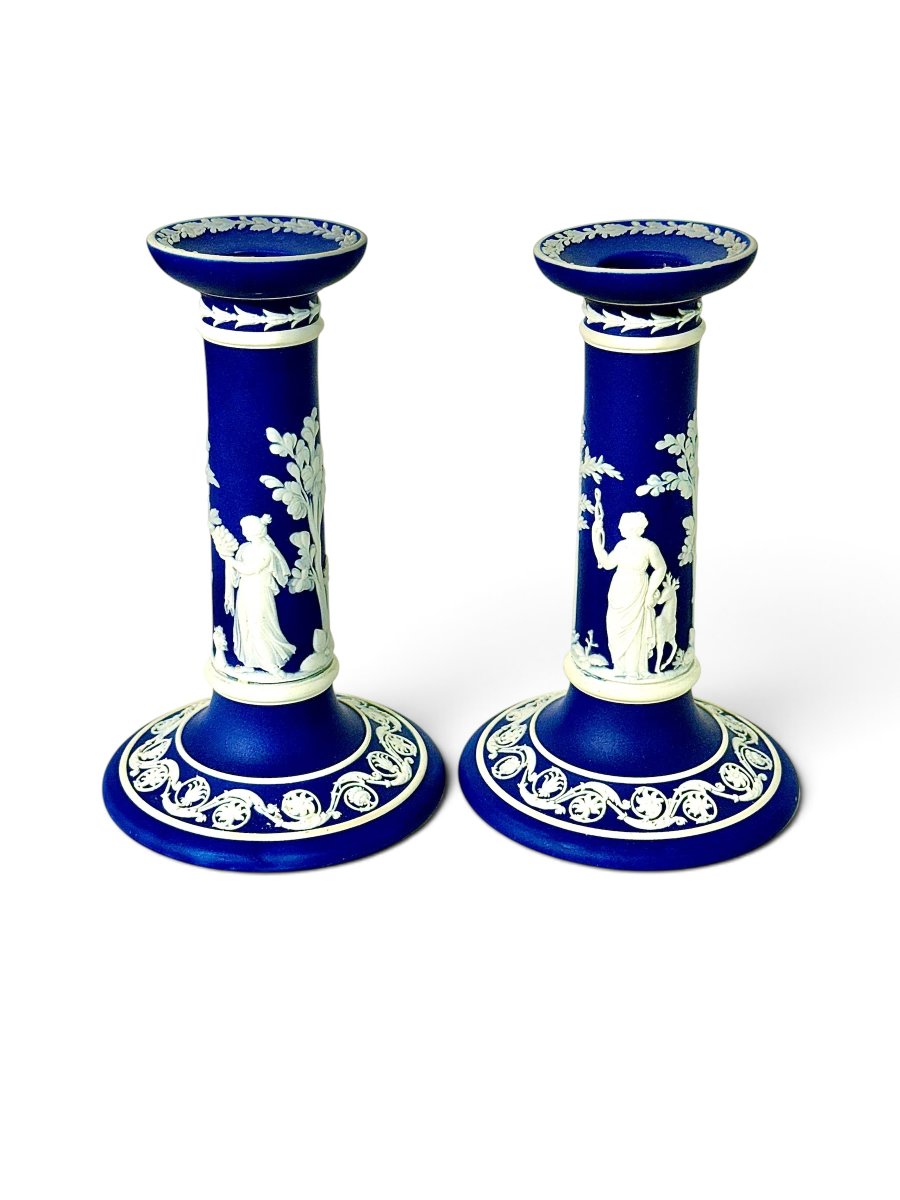 Paire de bougeoirs Wedgwood en Jasperware bleu du XIXe siècle-photo-8