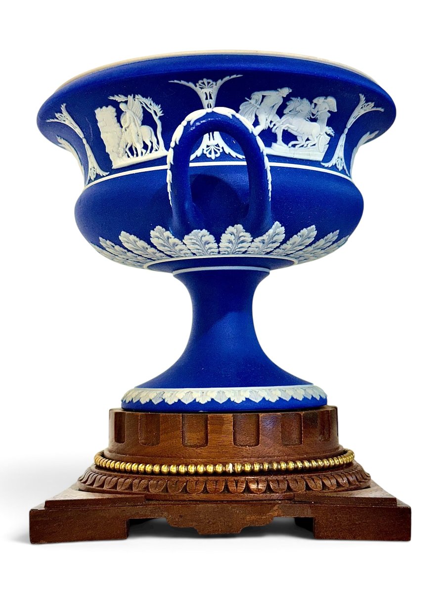 Urne en Jasperware Bleu Wedgwood du XIXe siècle sur Piédestal en Noyer Sculpté-photo-3