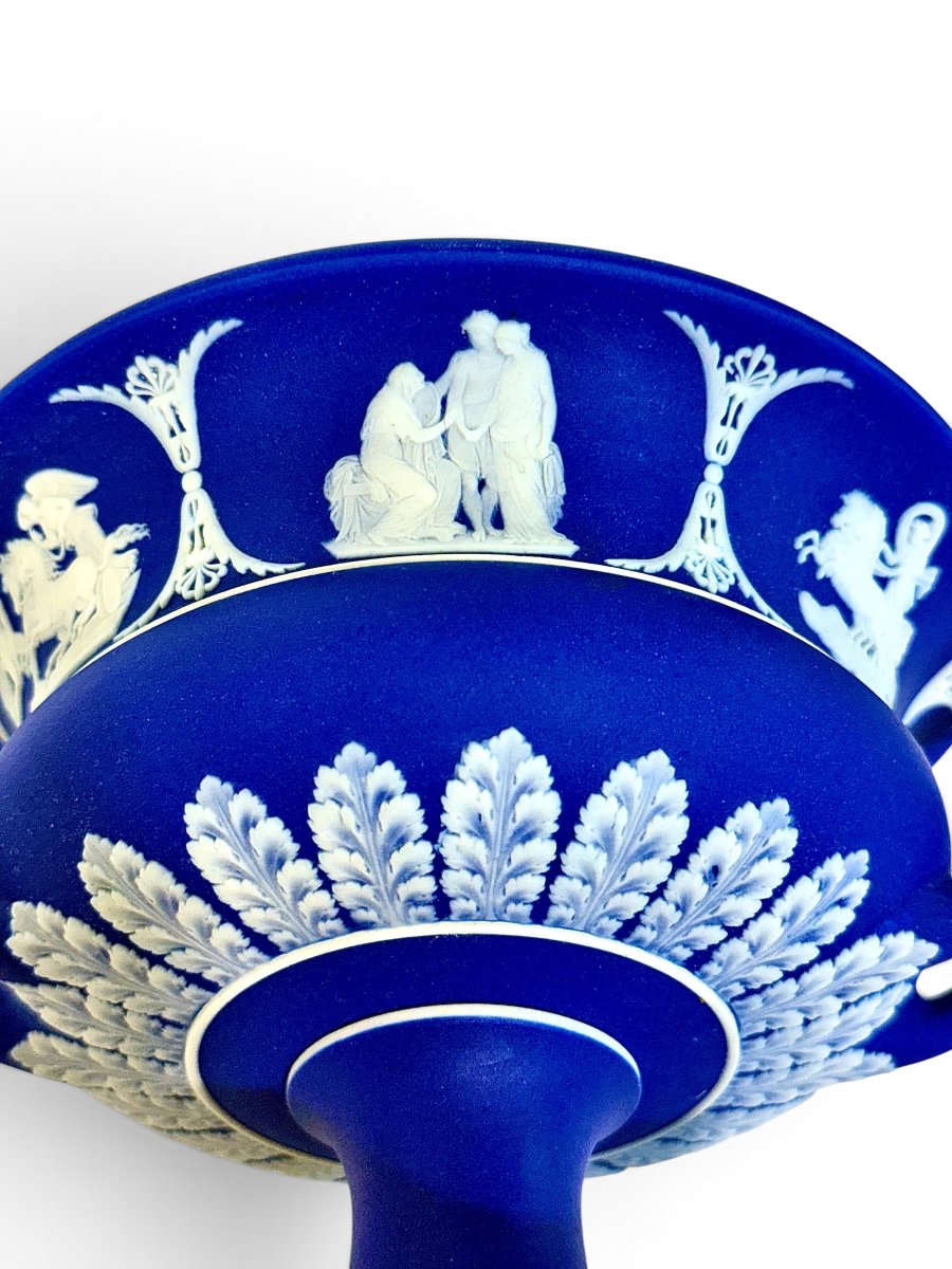 Urne en Jasperware Bleu Wedgwood du XIXe siècle sur Piédestal en Noyer Sculpté-photo-4