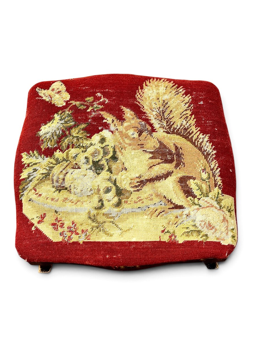Petit tabouret français du XIXe siècle en bois peint noir et tapisserie à l’écureuil-photo-3