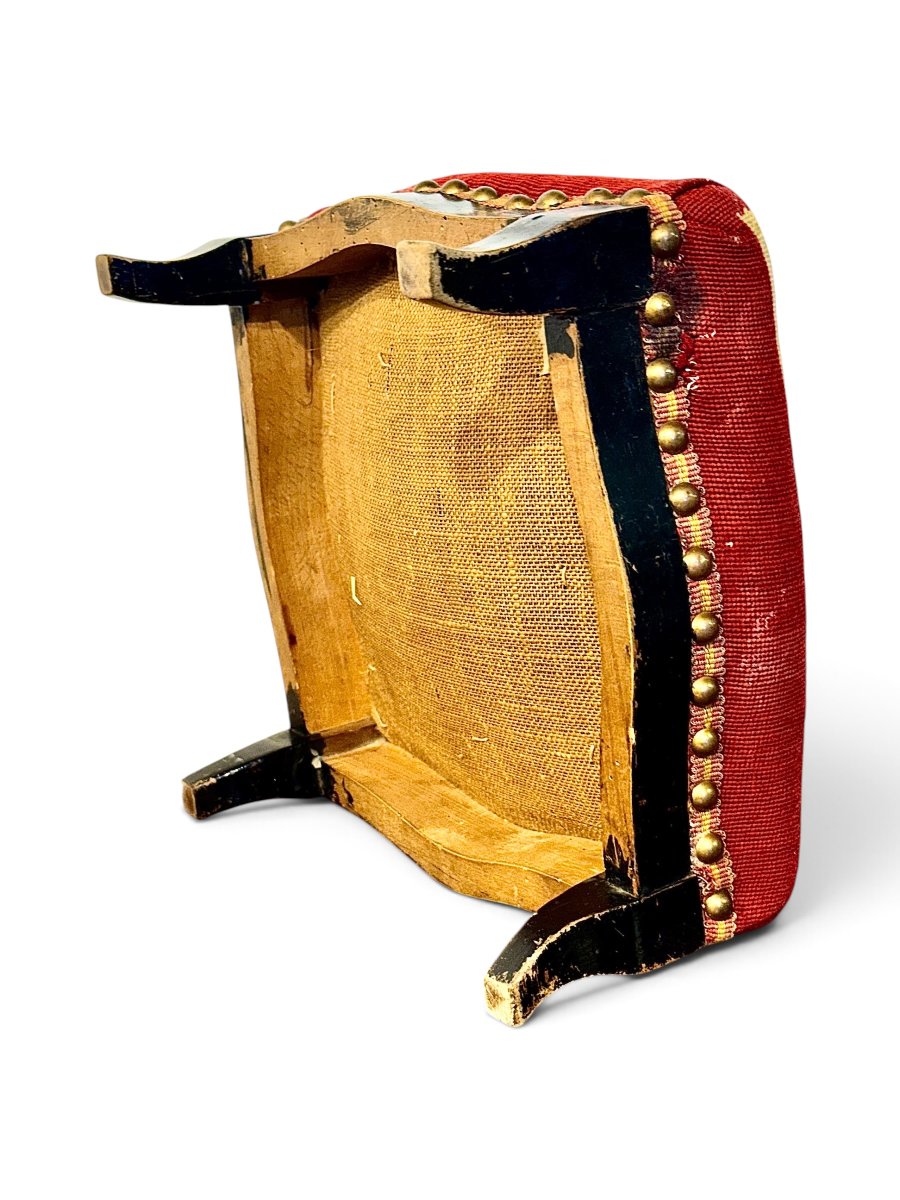 Petit tabouret français du XIXe siècle en bois peint noir et tapisserie à l’écureuil-photo-4