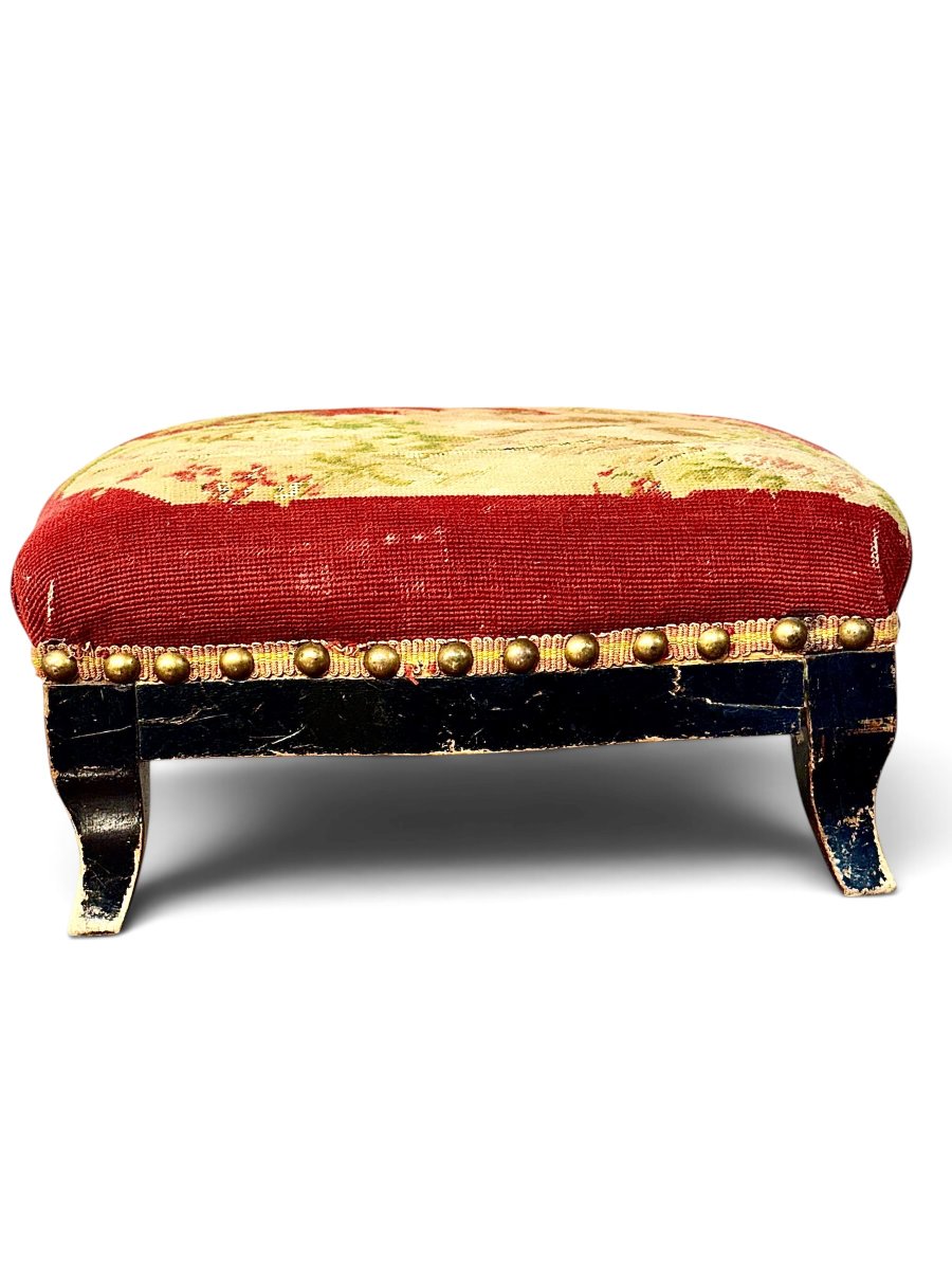 Petit tabouret français du XIXe siècle en bois peint noir et tapisserie à l’écureuil-photo-1
