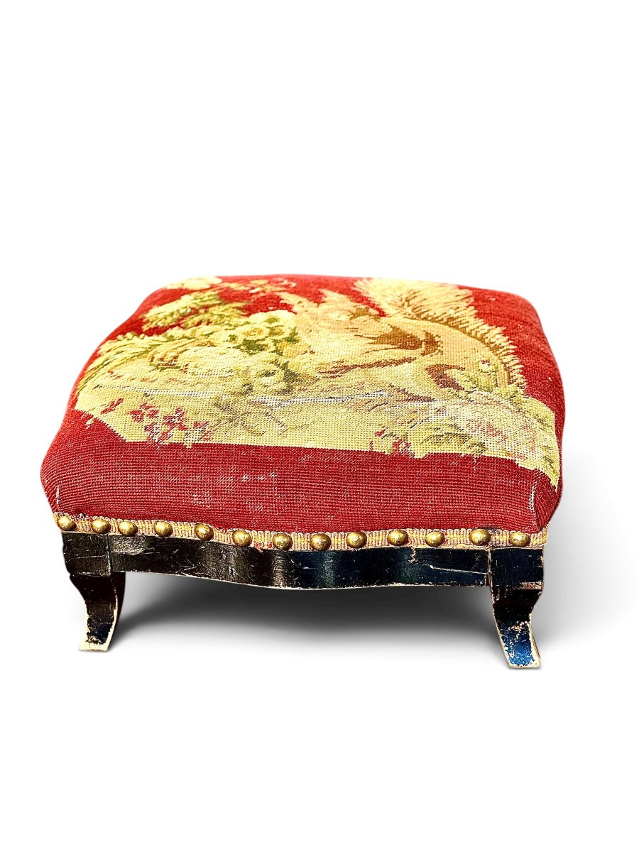 Petit tabouret français du XIXe siècle en bois peint noir et tapisserie à l’écureuil-photo-3